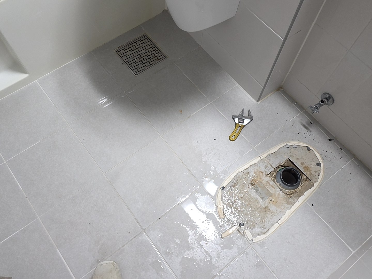 양산 증산 아파트 누수 변기 분리 전후로 보는 배수구 상태